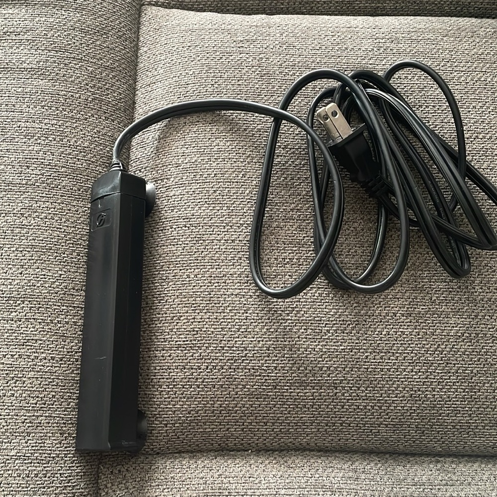 Fluval P10 Submersible Aquarium Heater, 10 W, up to 3 US Gal (10 L) - Picture 2 of 4